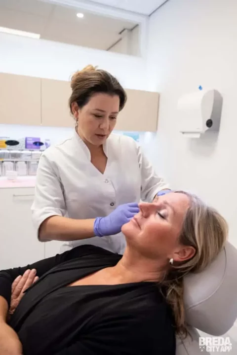 5bbdeb622a5ab0e7d3331968 large