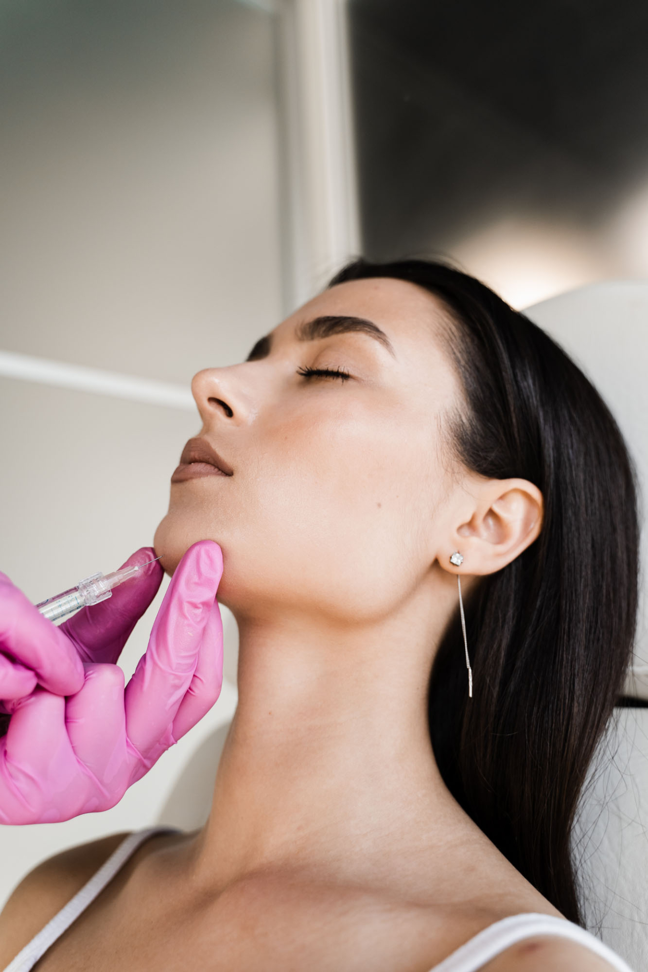 filler injection of hyaluronic acid in chin. contour plastic for correcting the volume and shape of the chin.
