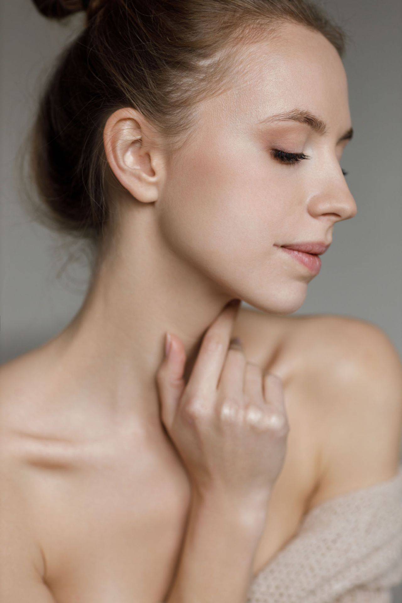 pretty young woman portrait indoor